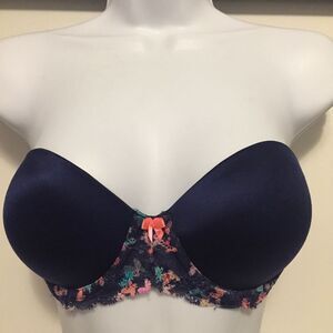 Victoria’s Secret strapless bra